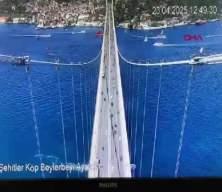 İstanbul'daki şiddetli deprem anı 15 Temmuz Şehitler Köprüsü'nün kamerasına yansıdı