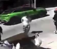 İstanbul'daki şiddetli depremde bir gencin camdan atladığı anlar kameraya yansıdı