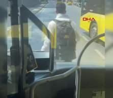 Şişli'de durak harici binmek istediği otobüse şoför almayınca trafiği altüst etti