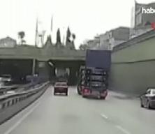 Kocaeli’de kapağı açık unutulan kamyon tünele çarptı