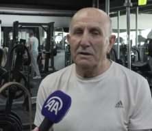 “73’lük Delikanlı” Mustafa Köse azmiyle gençlere taş çıkartıyor