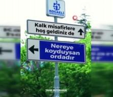 Anneler Günü’ne özel trafik levhalı sürpriz