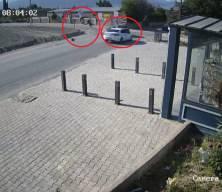 Feci kaza kamerada: Metrelerce havaya savruldular!