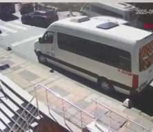 Kağıthane'de can pazarı! Servis aracı yayaların arasına daldı: Ölü ve yaralılar var