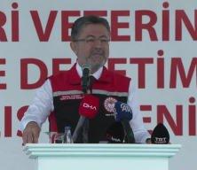  Bakan Yumaklı: "Büyükbaş hayvanda geçen sene kesilen kurbandan yüzde 60 daha fazla kurbanlığı bu yıl arz ettik"