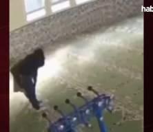 ‘Bana namaz kılmayı öğret’ diye yardım istediği kişiyi secdede defalarca bıçakladı!