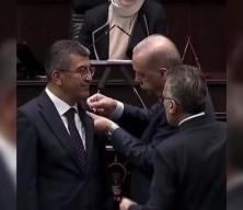 Erdoğan rozetini takmıştı! Ekici ile olan diyaloğa DMM'den açıklama geldi