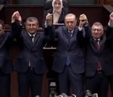 Hasan Ekici, Gelecek Partisi'nden istifa etti, AK Parti rozetini Erdoğan taktı