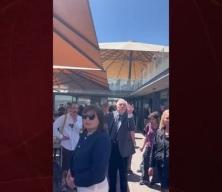 İlber Ortaylı Nurettin Yıldız'ı protesto eden öğrencilerle tartıştı: 'Sus bakayım'