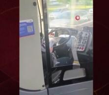 Metrobüs şoföründen duyarsızlığı "pes" dedirtti
