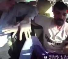 Taksiciye bıçakla saldırıp kaçtı: O anlar kamerada!