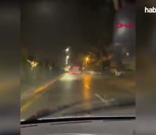 Gece gündüze döndü! Yıldırım düşme anı kameralara yansıdı