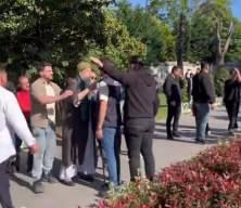 CHP'lilerin ayrımcı nefreti! Saraçhane'de cübbeli yaşlı adama saldırdılar
