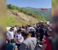 Hakkari'de korkutan kaza! Takla atana öğrenci servisi yürekleri ağza getirdi