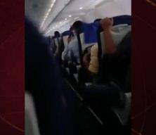 Havada korku dolu anlar! Şiddetli dolu yağışı uçağı bu hale getirdi