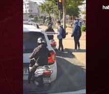 Hem suçlu hem pişkin! Kırmızıda geçerken çarptığı yayaları azarladı
