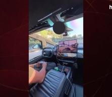 Tesla'da GTA 5 oynayan adam viral oldu!