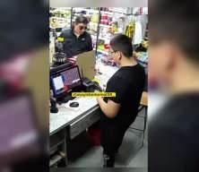 Kasiyerin kafasını karıştırdı: 5 lira verip 250 lira aldı! O anlar kamerada