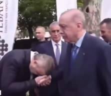 Yavuz Bingöl, Cumhurbaşkanı Erdoğan'ın elini öptü