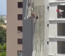 İnşaat iskelesi çöktü, işçi emniyet halatı sayesinde Kurtardı!