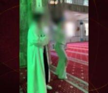 İki genç kızın camide yaptıkları hareketler sosyal medyada gündem oldu