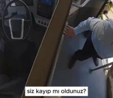 Ailesinden habersiz otobüse binen 6 ve 2 yaşlarındaki kardeşleri şoförün dikkati kurtardı