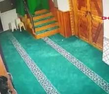 Camide yalnız kaldı, bağış kutusunu ve müezzinin cüzdanını çaldı