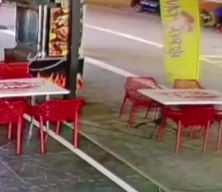 Kahramanmaraş'ta iki grup arasında çıkan silahlı ve bıçaklı kavga kamerada: 1 ölü, 1 yaralı