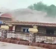 Nijerya'da şiddetli yağışlarla birlikte sel de geldi! Yüzlerce insan hayatını kaybetti