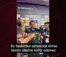 Panathiniakos takımını çalıştıran Ergin Ataman, Yunanistan'da teknik faul sebebiyle oyundan atıldı.