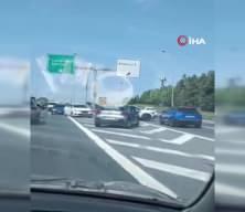 TEM'de trafikten kaçmak için ters yöne giren araçlar kamerada