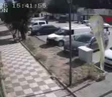 Gaziantep’te sokak köpeği terörü kamerada
