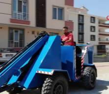 Kırşehirde bir vatandaş kendi imkanlarıyla iş makinesi yaptı