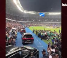 Tarihi başarıya krallara yakışır ödül: Özbek futbolculara lüks otomobil!