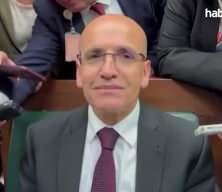 Bakan Mehmet Şimşek'ten istifa iddialarına 'Gülüyorum' dedi..