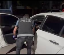 Batman'da ‘dur’ ihtarına uymayan şüpheli, 10 kilo uyuşturucuyu yola attı: Tutuklandı