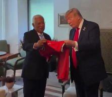 Cristiano Ronaldo'dan Donald Trump'a forma ile barış mesajı!