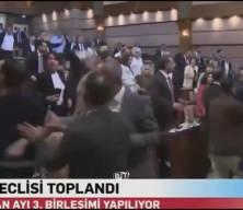 İBB Meclisi'nde kavga! AK Parti ve CHP grupları yaka paça birbirine girdi!