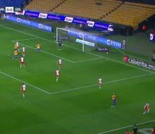 Kadın futbolcudan inanılmaz gol! Akrep vuruşuyla kaleciyi avladı