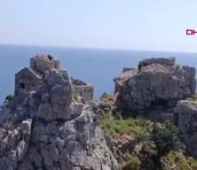 Tarihi kilisenin taşlarını söküp, bölgede mangal yapmışlar