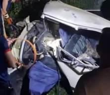 Yarış yaparken farları yanmayan otomobile çarpan motosikletler paramparça oldu: 1 ölü