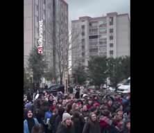 Eser sahibi ile öğrencilerden duygu dolu anlar! Hep birlikte söylediler
