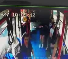 Adana'daki bir halk otobüsünde emekli hakimden telefonlu taciz iddiası