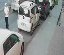 Arnavutköy’de çocuğa sopayla saldırdı! O anlar kamerada...