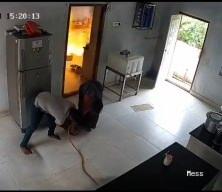 Ev bir anda alev topuna döndü! Gazın patladığı anlar böyle kaydedildi