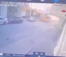 Başakşehir'de yokuş aşağı kayan vinç 23 araca çarptı! Ortalık savaş alanına döndü