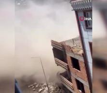 Esenyurt'ta kentsel dönüşümdeki bina yıkım sırasında çöktü