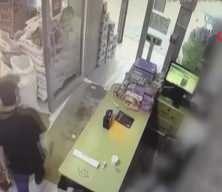Kutunun hareket ettiğin gören market sahibi az kalsın aklını yitiriyordu! İşin aslı ise başka çıktı