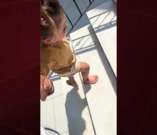 Sabah ezanını duyunca korkan küçük kıza cami sürprizi: İmamla tanışınca yüzü güldü