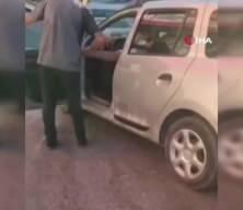 Sokak ortasında kadına şiddet! Eşini yumrukladığı anlar kamerada